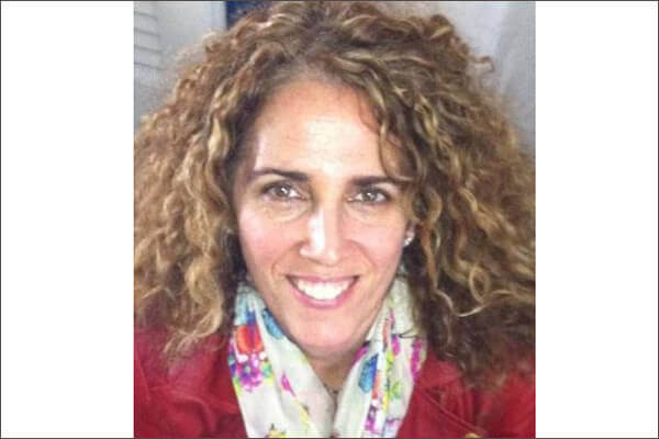 הדר אלון נומרולוגית ומתקשרת